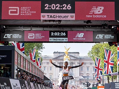 Sabastian Sawe celebrates winning the TCS London Marathon in April.