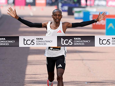 Sebastian Sawe celebrates winning the TCS London Marathon in April 