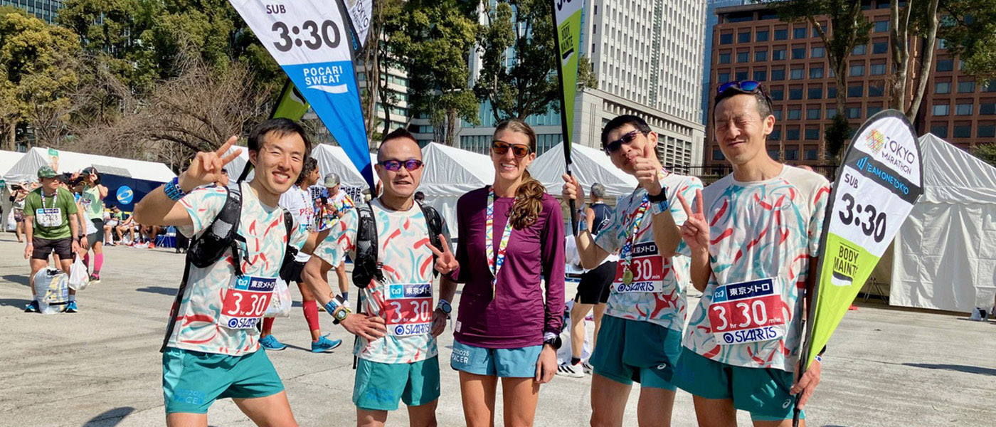 Runners cross the start line in Tokyo